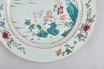 Bord - decorated with a Chinese landscape - Porselein