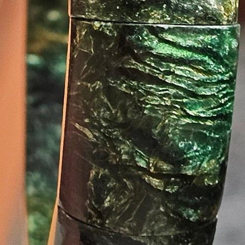 Armband met 11 cabochons van natuurlijk fuchsiet, geregen, Verzamelen, Mineralen en Fossielen