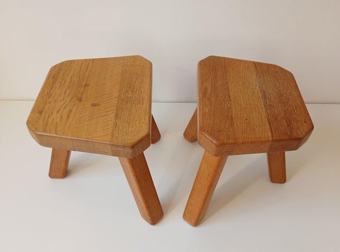 Bijzettafel - Eik - Twee driepoot bijzettafeltjes, Antiek en Kunst, Kunst | Designobjecten