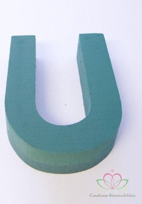 Letter U van Steekschuim oase voor verse bloemen 30 x 20 cm, Huis en Inrichting, Woonaccessoires | Kunstplanten en Kunstbloemen