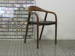 DO Design: 50 Artisan Neva stoelen. Walnoot, eiken, leer