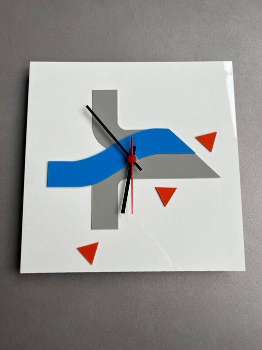 Wandklok - Ferdisign - Modern - Kunststof - 1980-1990 -, Antiek en Kunst, Antiek | Meubels | Stoelen en Banken