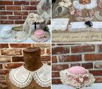 Handgemaakt - Pop Gevarieerde selectie van hoedjes,kraagjes, Antiek en Kunst, Antiek | Speelgoed