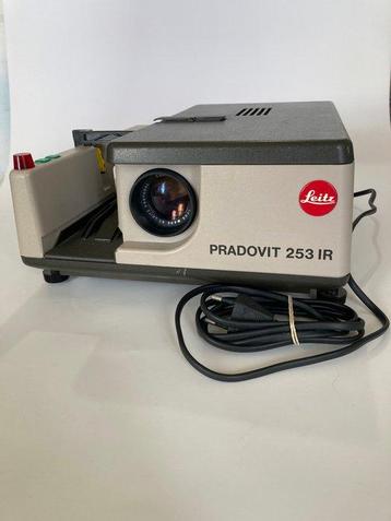 Leitz PRADOVIT 253 IR (colorplan F2.5 90mm) Diaprojector beschikbaar voor biedingen