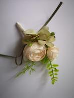 Luxe corsage, corsage champagne ranonkels, groen met besjes, Ophalen of Verzenden, Nieuw