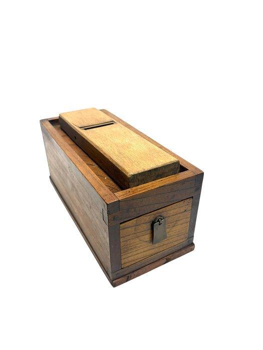 Werkgereedschap - Katsuobushi schaaf, Antiek en Kunst, Antiek | Overige Antiek