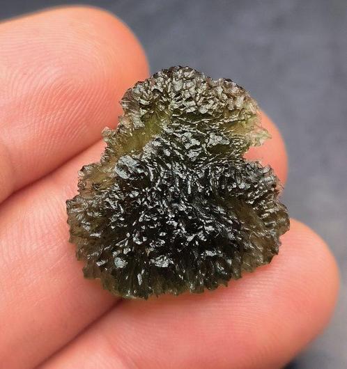 Moldaviet - uit Nesm, Zuid-Bohemen - Hoogte: 27 mm -, Verzamelen, Mineralen en Fossielen