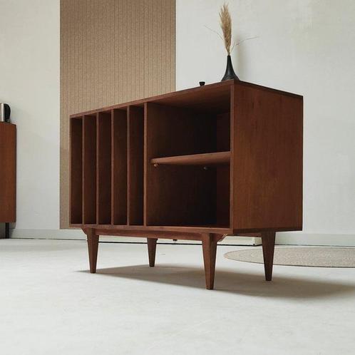 Løkie Furniture - Kast - Teak - Handgemaakte platen kast, Antiek en Kunst, Kunst | Designobjecten