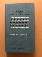 Antoon Coolen - Dorp aan de Rivier - Herzien - NIEUW, Boeken, Literatuur, Ophalen of Verzenden, Zo goed als nieuw, Nederland