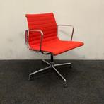 Design stoel, Vitra Eames EA 108, rood - chroom, Gebruikt, Stof, Ophalen of Verzenden, Eén