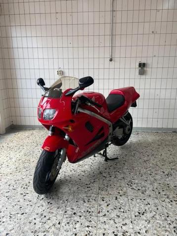 Honda VFR 750 F – 1995 | Rood | 38.476 km | 1.749 beschikbaar voor biedingen
