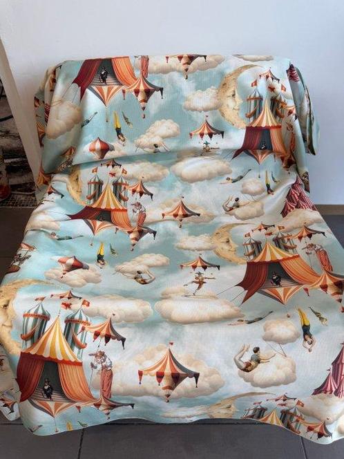 Circus van de Wolken: Het Droomweefsel dat de Magie Thuis, Antiek en Kunst, Antiek | Kleden en Textiel