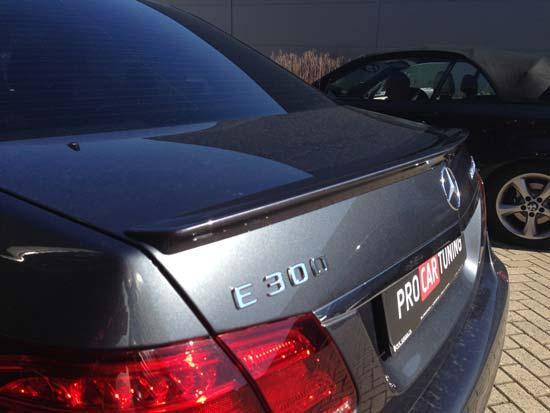 Mercedes E-klasse W212 AMG achterklep spoiler - gespoten, Auto diversen, Tuning en Styling, Verzenden