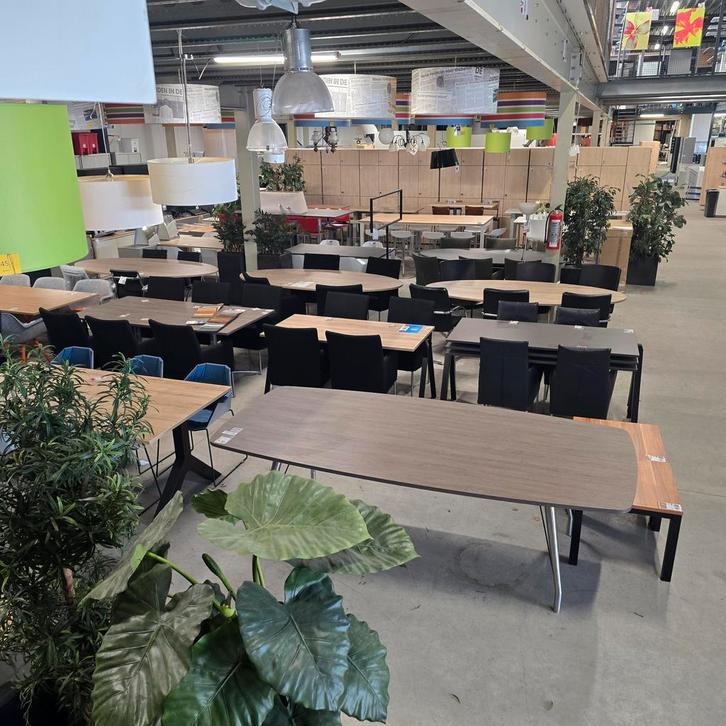 Kantoormeubilair gebruikt en nieuw TAFELS VERGADERTAFELS, Zakelijke goederen, Kantoor en Winkelinrichting | Kantoormeubilair en Inrichting
