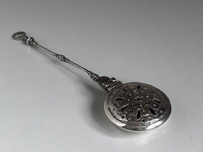 Miniatuur figuur - 17e eeuwse miniatuur zilveren beddenpan -, Antiek en Kunst, Antiek | Goud en Zilver