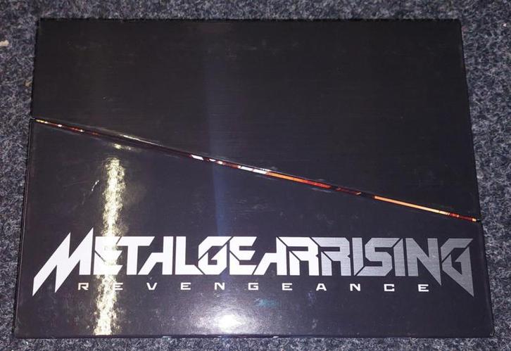 Metal Gear Rising Revengeance premium package (ps3, Spelcomputers en Games, Games | Sony PlayStation 3, Zo goed als nieuw, Ophalen of Verzenden