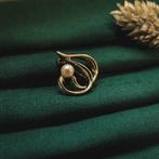 8 Krt. Vintage broche met parel (8 karaat), Sieraden, Tassen en Uiterlijk, Antieke sieraden, Ophalen of Verzenden, Goud, Met edelsteen