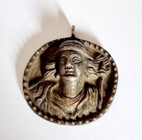 Gandhara Zilver Belangrijke Godheid Hoofd Medaille - 58 mm, Antiek en Kunst, Antiek | Overige Antiek