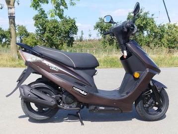 Leuke Kymco VP50 / weinig kms 7240  / bj 2015 / snor beschikbaar voor biedingen