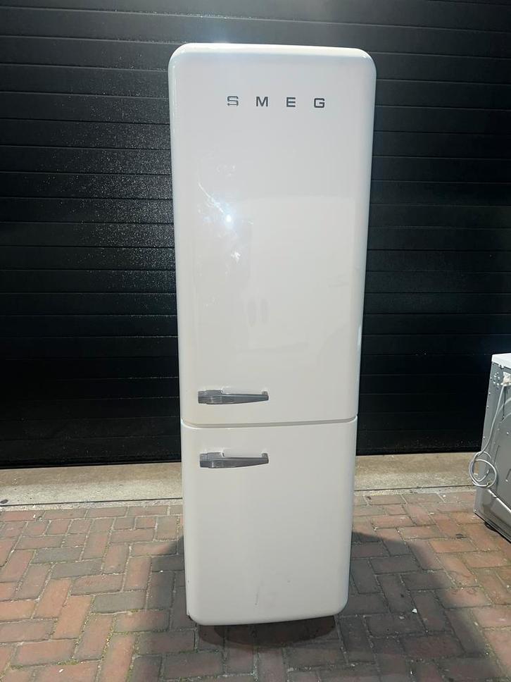 Gave SMEG Retro Beige No-Frost Koelvriescombinatie!, Witgoed en Apparatuur, Koelkasten en IJskasten, 200 liter of meer, Energieklasse A of zuiniger