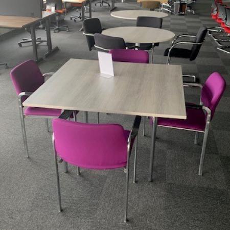(MDK-107178) Diverse tafels met nieuw blad en bijpassende..., Huis en Inrichting, Bureaus, Gebruikt, Ophalen of Verzenden
