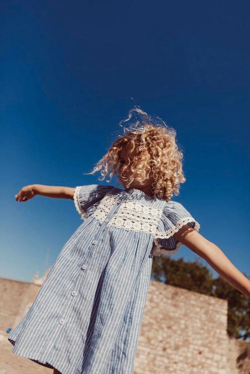 Meisjes Jurk Morlina – Tijdloze Elegantie in Zachte Strepen, Kinderen en Baby's, Kinderkleding | Maat 122, Meisje, Nieuw, Ophalen of Verzenden