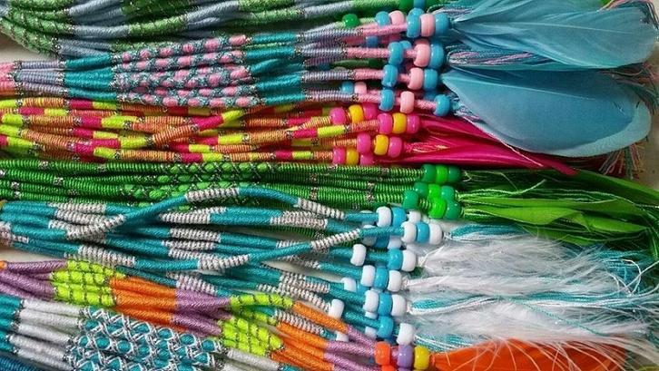 Ibiza haar wrap met veer of met kraaltjes Wraps Hair feather, Sieraden, Tassen en Uiterlijk, Uiterlijk | Haarverzorging, Overige typen