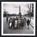 Robert Capa (1913–1954) - Group of the women (Trümmerfrauen)