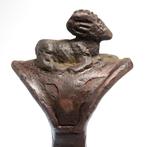 Mesopotamisch Brons Bijlblad met liggende ibex