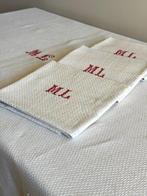 Franse huislinnen. Dik damast linnen tafelkleed met