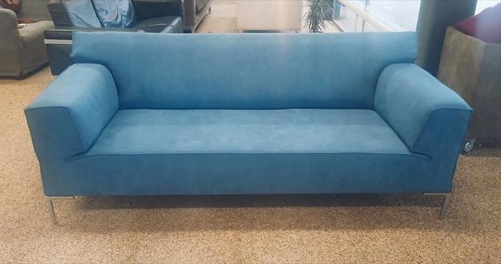 Design on Stock  Bloq. Gestoffeerd, Huis en Inrichting, Banken | Bankstellen, Zo goed als nieuw, Stof, Overige maten, Rechte bank
