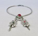 Oud collier van Rabaris met een gebruikelijke hanger. -