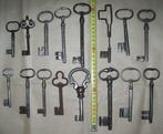 16 antike Eisen Schlüssel historische Burg Tor Türschlüssel, Antiek en Kunst, Antiek | Speelgoed