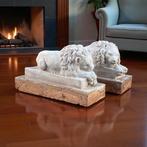 Figuur (2) - Paartje leeuwen Canova - Houtsnijwerk in steen., Antiek en Kunst