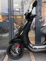 Vespa Sprint IGET E5 black on black 2022 | 2200km! | Brom, Overige modellen, Maximaal 45 km/u, Ophalen of Verzenden, Zo goed als nieuw
