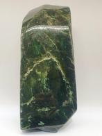 Jade Nephrite - Freeform Sculpture - Verschillende tinten