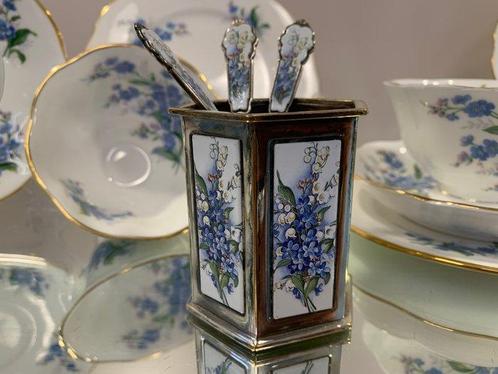 Royal Albert - Theeservies (16) - Forget- me-not - Porselein, Antiek en Kunst, Antiek | Meubels | Tafels