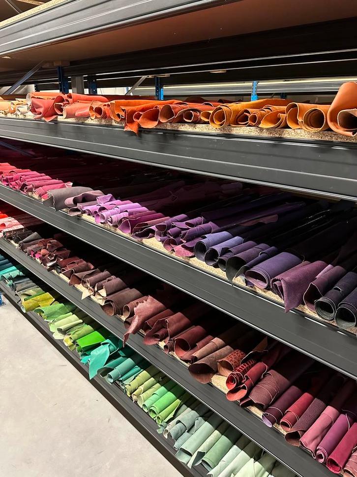 PARTIJ HUIDEN LEER. RESTANTEN LEDER LAPPEN STUKKEN LEER, Hobby en Vrije tijd, Naaien en Fournituren, Overige typen, Nieuw, Ophalen