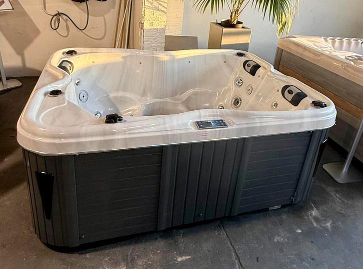 Jacuzzi Passion Renew 3-persoons incl bezorging en garantie, Tuin en Terras, Bubbelbaden en Hottubs, Gebruikt, Afdekzeil, Filter