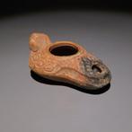 Byzantijns Terracotta Olielamp. 4e - 5e eeuw n.Chr. Lengte