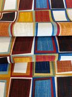 Exclusieve stof met geometrische ontwerpen in dubbele hoogte