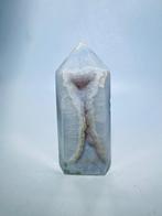 ***NO RESERVE*** Blauwe Chalcedoon-toren met sprankelende