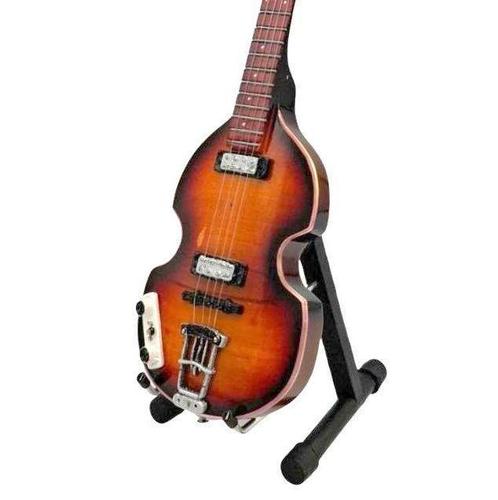 Miniatuur Hofner basgitaar met gratis standaard, Verzamelen, Muziek, Artiesten en Beroemdheden, Pop, Beeldje of Miniatuur, Nieuw