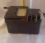 Industriële apparatuur - Sovjet handbediende megohmmeter, Antiek en Kunst