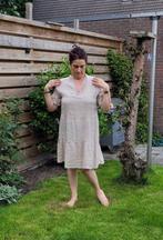 Linnen jurk in kleur BEIGE met volants knopjes en korte, Nieuw