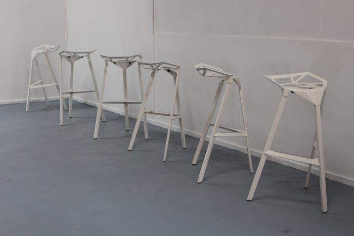 Magis - Konstantin Grcic - Kruk (6) - Stool One - Aluminium, Antiek en Kunst, Antiek | Meubels | Stoelen en Banken
