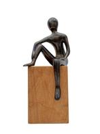 Beeld, zittende persoon - 32 cm - Brons, Antiek en Kunst