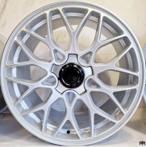 18 inch 5x108 Velgen YKW Y8705 Flow Formed Hyper Silver 8.5J, Auto-onderdelen, Banden en Velgen, Nieuw, Ophalen of Verzenden