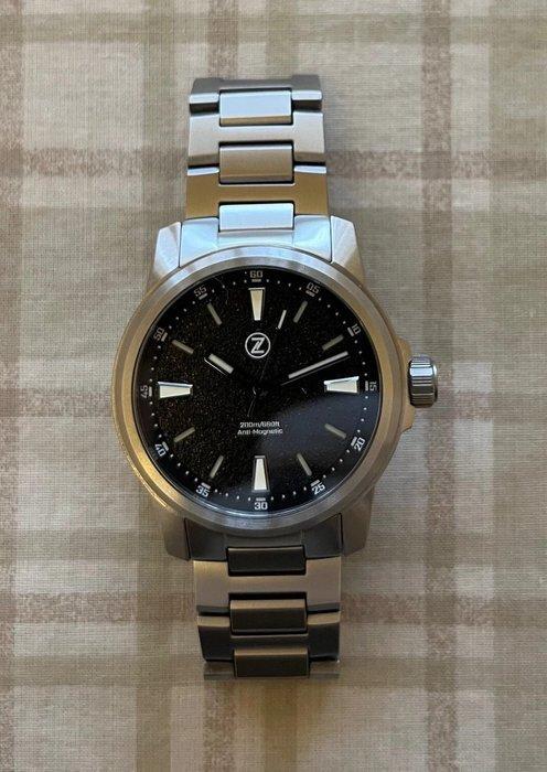 ZELO - Aurora Field 42mm Ti Granite Black - Zonder, Sieraden, Tassen en Uiterlijk, Horloges | Heren