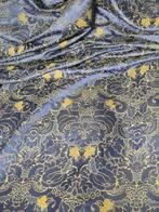 San leucio damascato blu brillante e oro con parti in